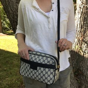 EUC Gucci vintage navy coated canvas crossbody